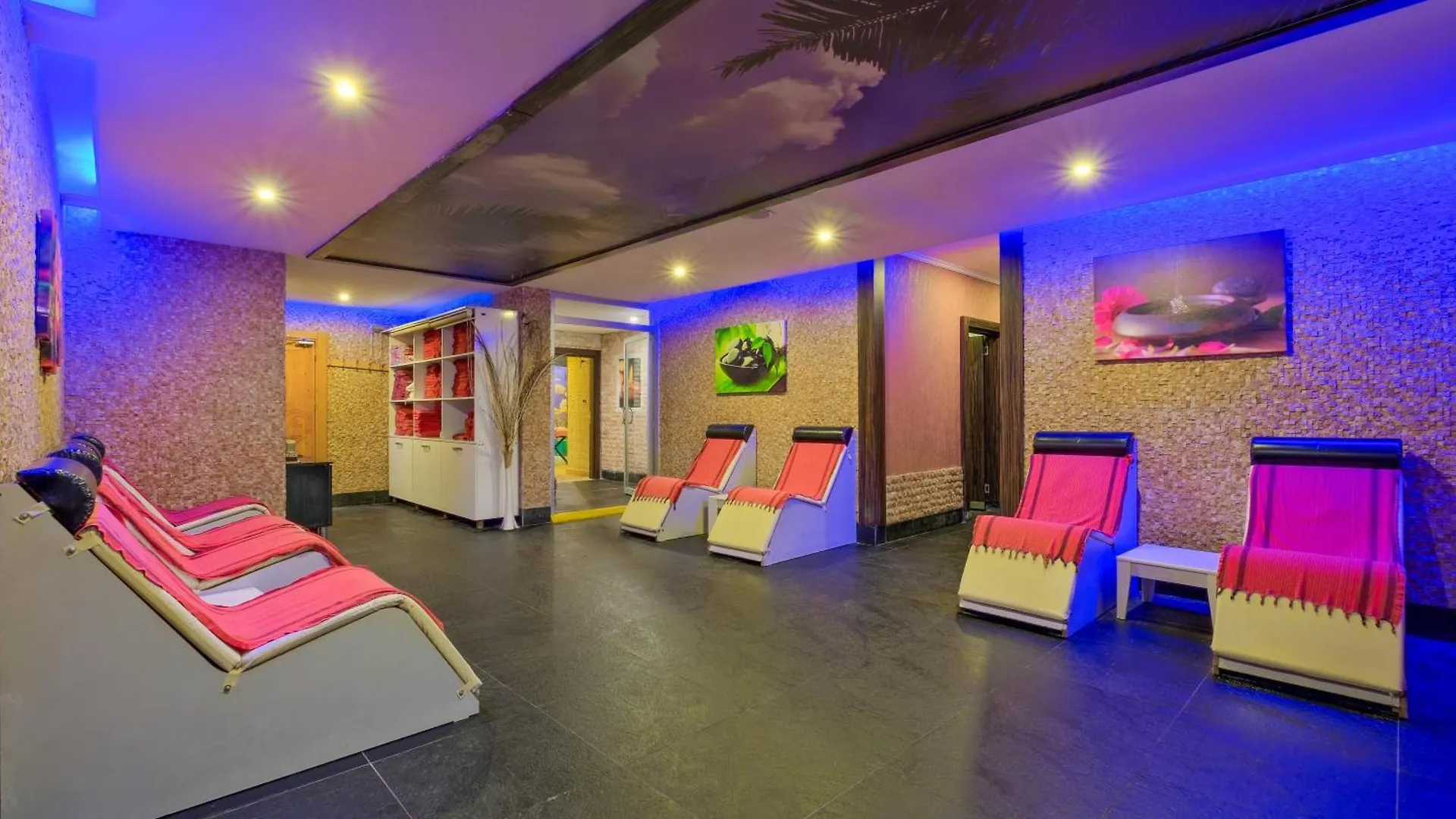 Ocean Blue High Class Hotel & Spa Ολουντενίζ 4*,