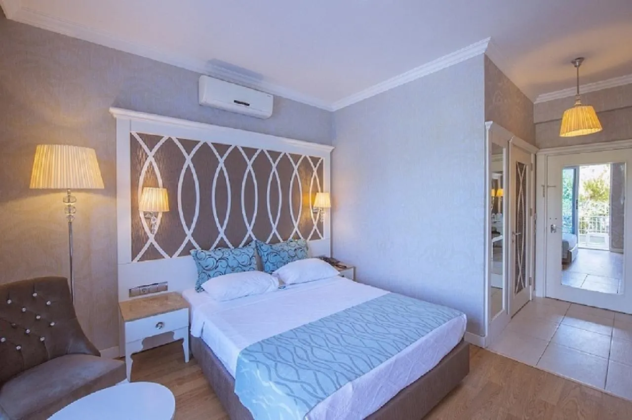 Ocean Blue High Class Hotel & Spa Ολουντενίζ 4*,